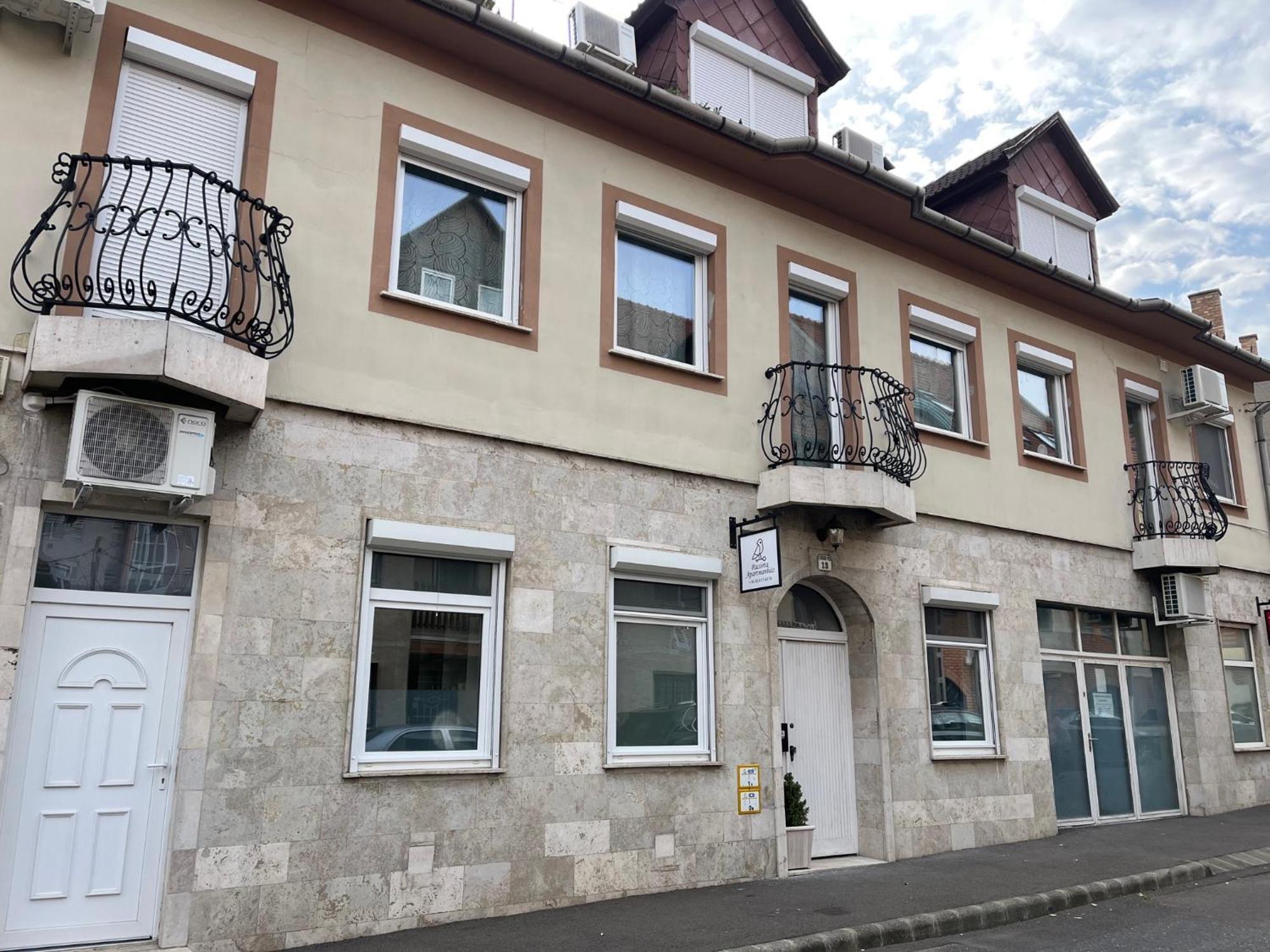Pacsirta Apartman Grand Erlau Exterior foto